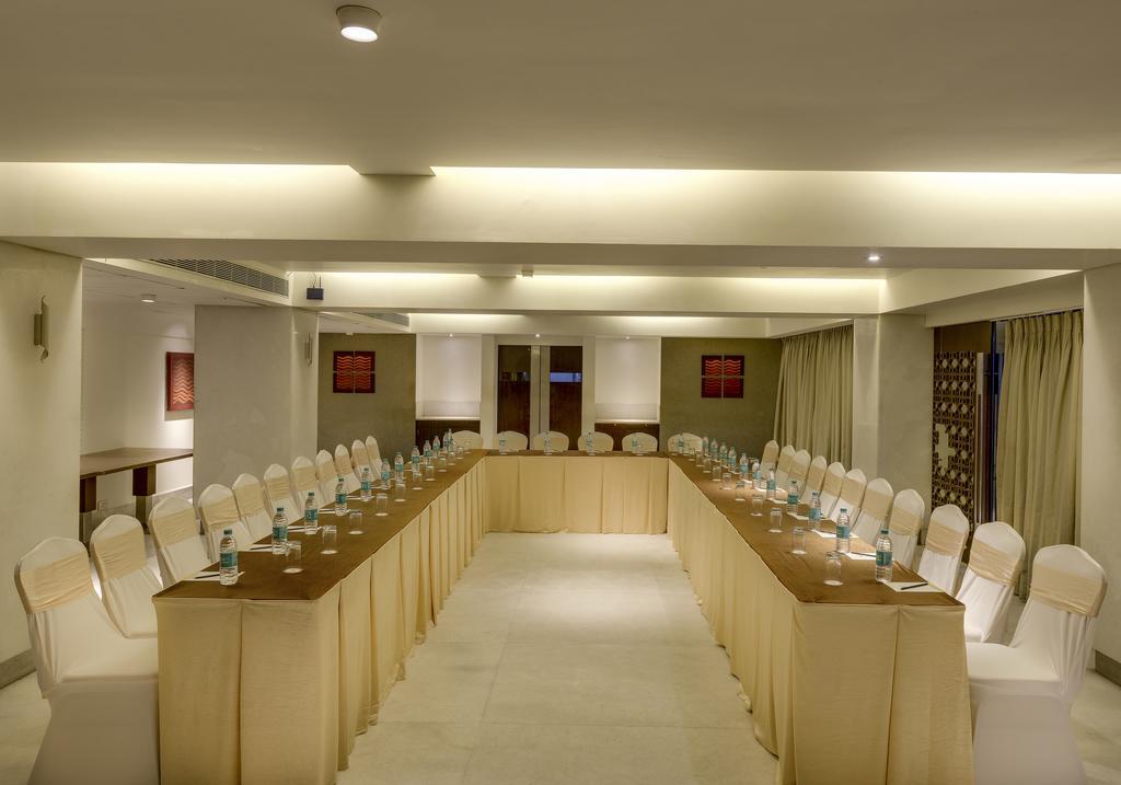 Pride Hotel, Chennai Bagian luar foto